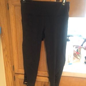 Victoria’s sport crop leggings